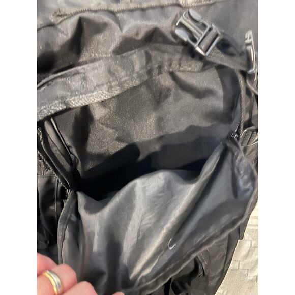 No Label Top Loading Black Canvas Tactical Backpack - Picture 4 of 4